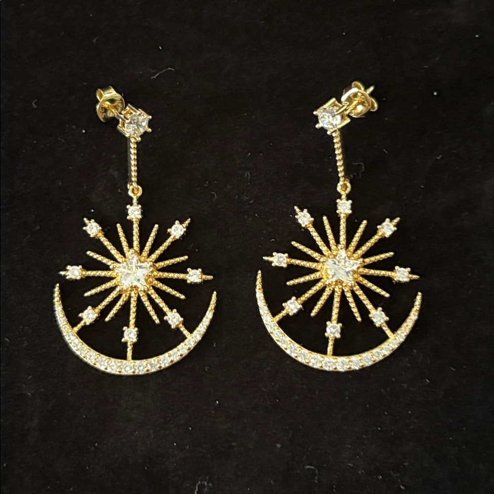 Beautiful CZ 14K Gold Plated Statement Dangle Earrings - Picture 6 of 9